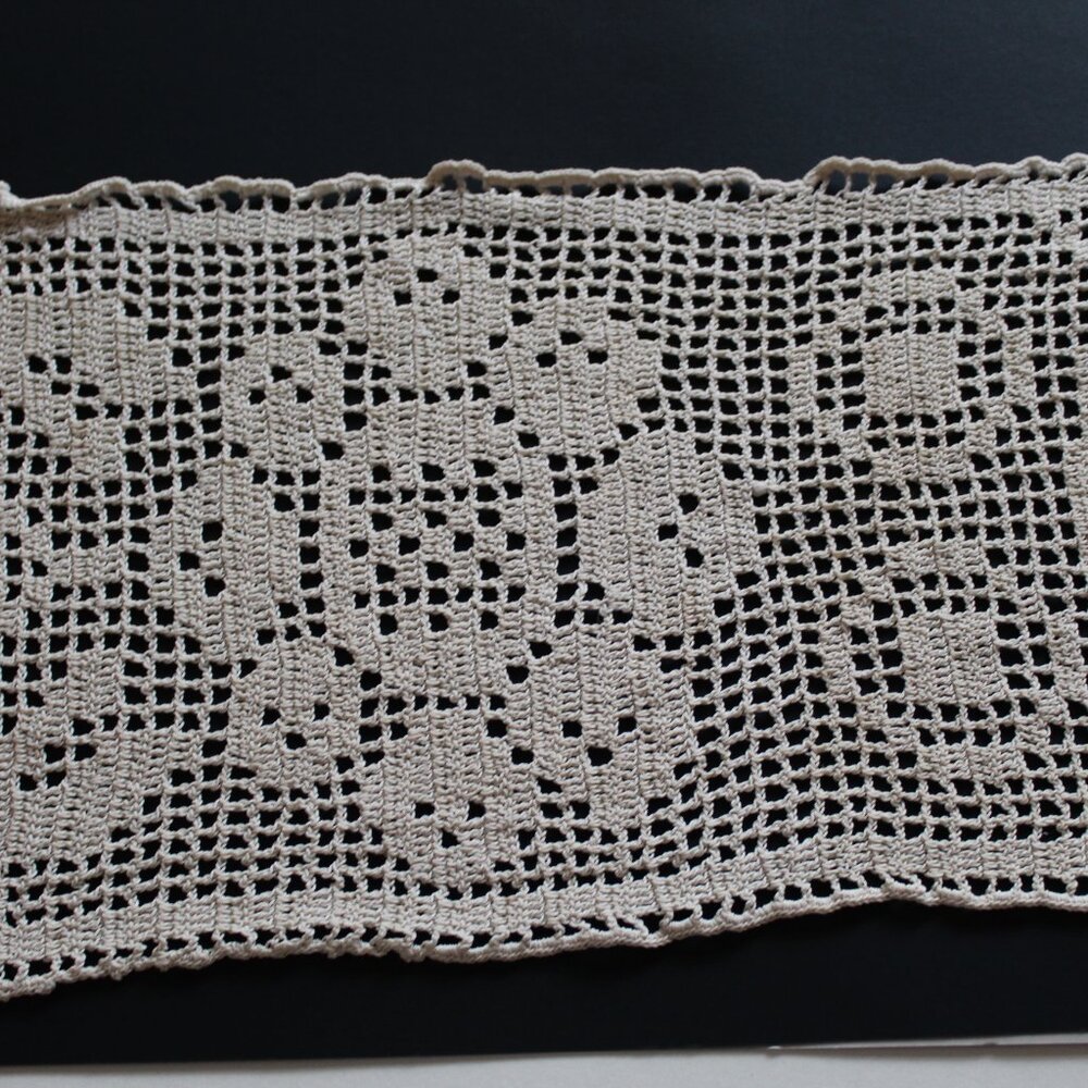 Beige Vintage Handmade Crochet Rectangle Floral Table Scarf